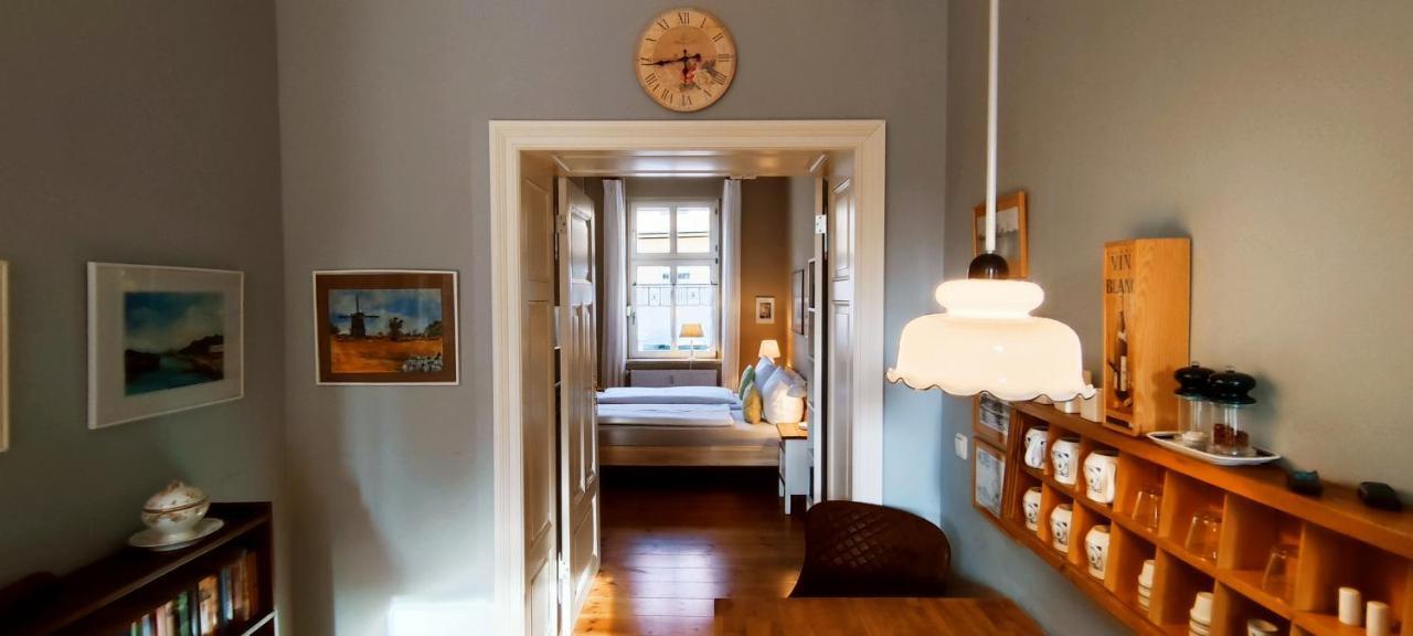 Loggiahaus Am Schloss, 5 Ferienwohnungen, Teils Mit Schloss- Und Seeblick Rheinsberg Exterior foto