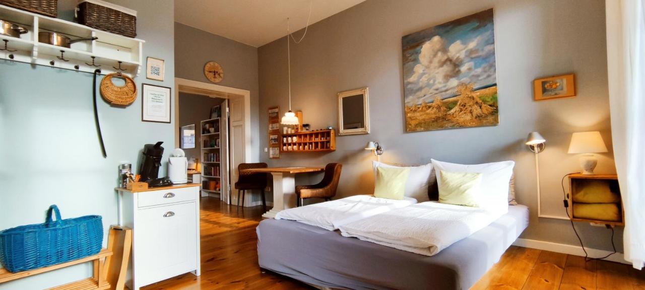 Loggiahaus Am Schloss, 5 Ferienwohnungen, Teils Mit Schloss- Und Seeblick Rheinsberg Exterior foto