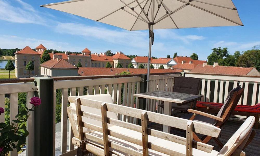Loggiahaus Am Schloss, 5 Ferienwohnungen, Teils Mit Schloss- Und Seeblick Rheinsberg Exterior foto
