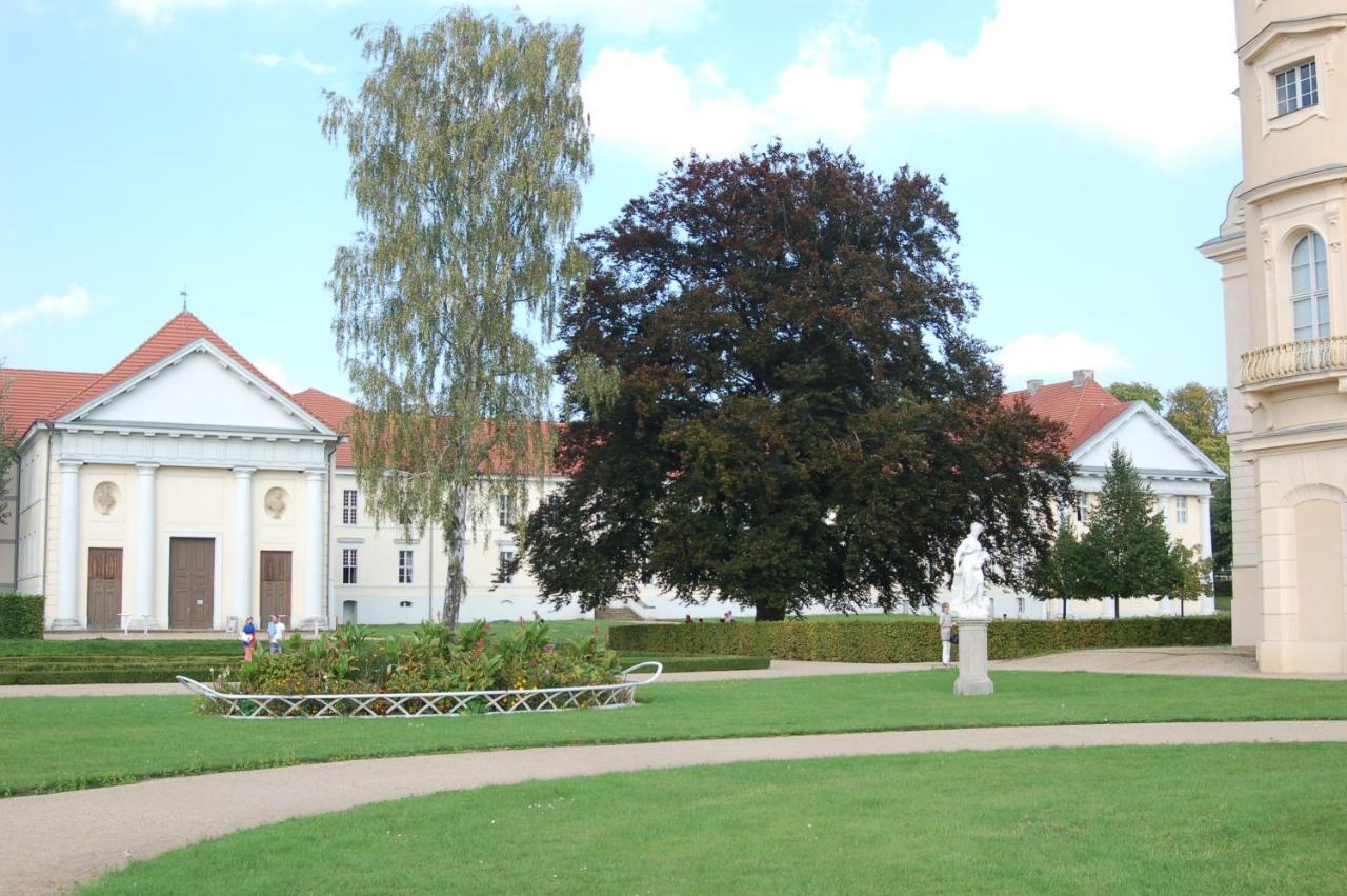 Loggiahaus Am Schloss, 5 Ferienwohnungen, Teils Mit Schloss- Und Seeblick Rheinsberg Exterior foto