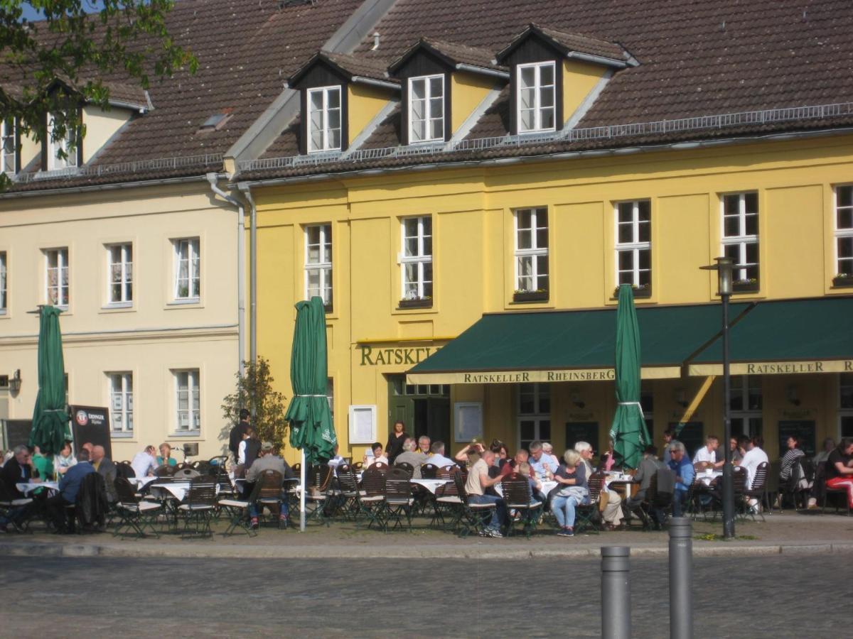 Loggiahaus Am Schloss, 5 Ferienwohnungen, Teils Mit Schloss- Und Seeblick Rheinsberg Exterior foto